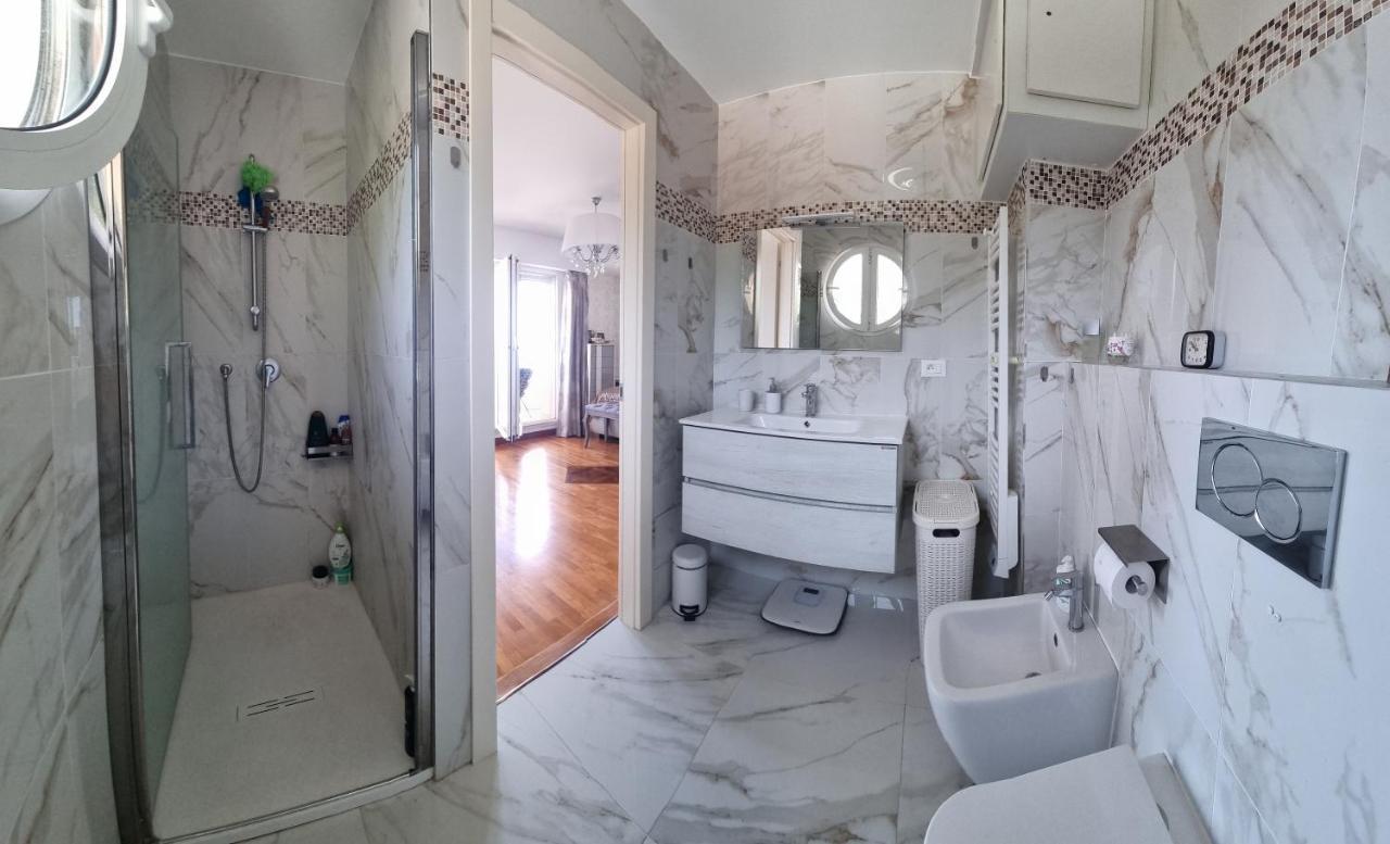 Dernier Etage D'Une Maison Рокбрюн-Кап-Мартин Екстериор снимка